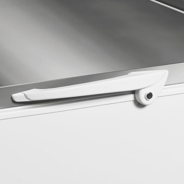 Chest freezer with two-piece lid CF701S SL