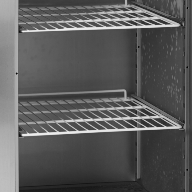 Slim freezer in stainless steel for gastro settings GUF50 2